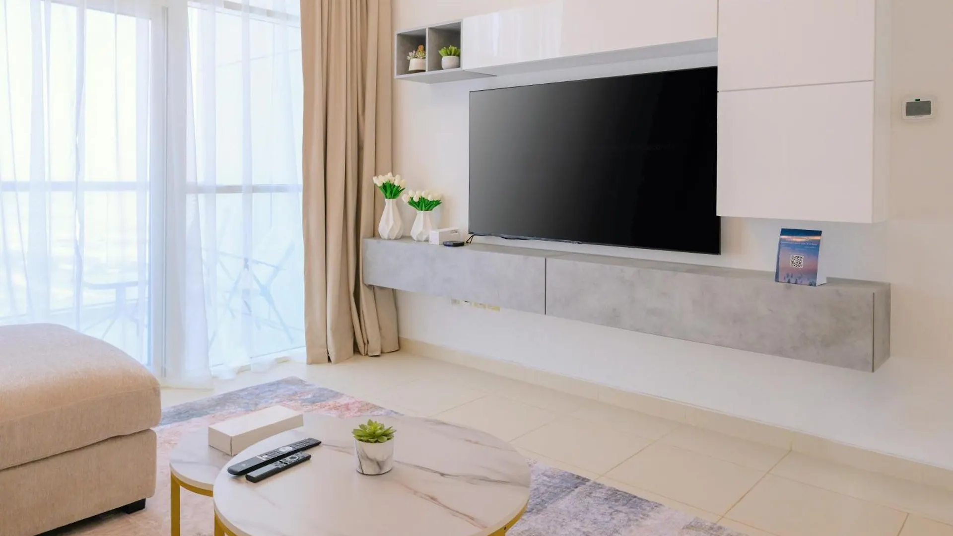 Lovely 1Br In Scala Tower With Canal & Burj View Dubai Apartment